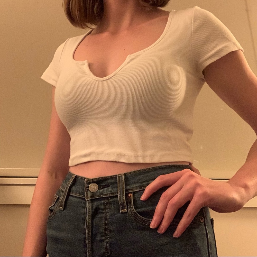 Glasson’s White Ribbed Crop Top